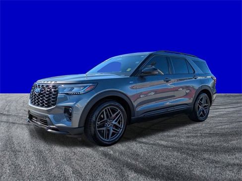 Certified 2025 Ford Explorer ST-Line w/ Premium Package image 8
