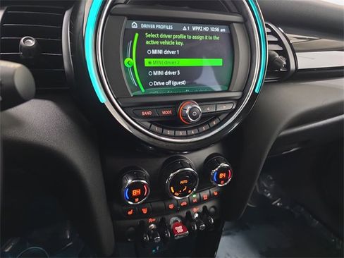 Used 2021 MINI Cooper 4-Door Hardtop w/ 6.5" Touchscreen Package image 19