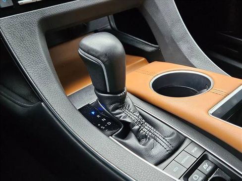 Used 2019 Toyota Avalon Limited image 12