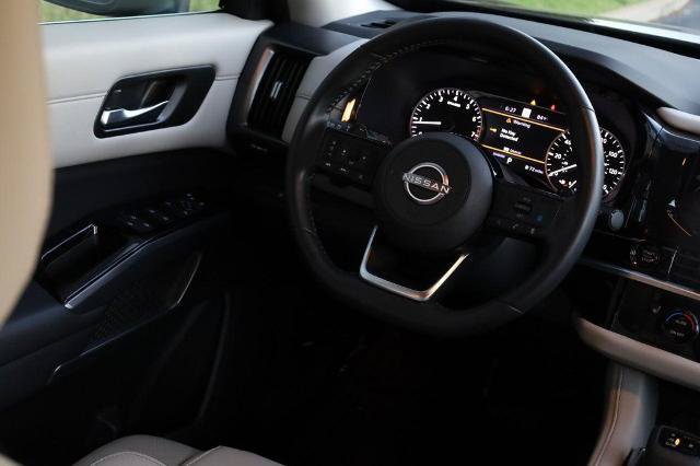 Certified 2025 Nissan Pathfinder SL FWD image 28