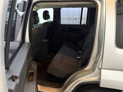 Used 2011 Jeep Liberty Sport AWD/4WD image 17