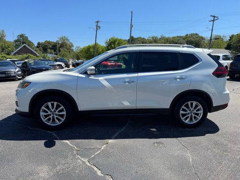 Used 2018 Nissan Rogue SV image 4
