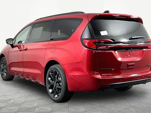 New 2027 Chrysler Pacifica Limited AWD/4WD image 4