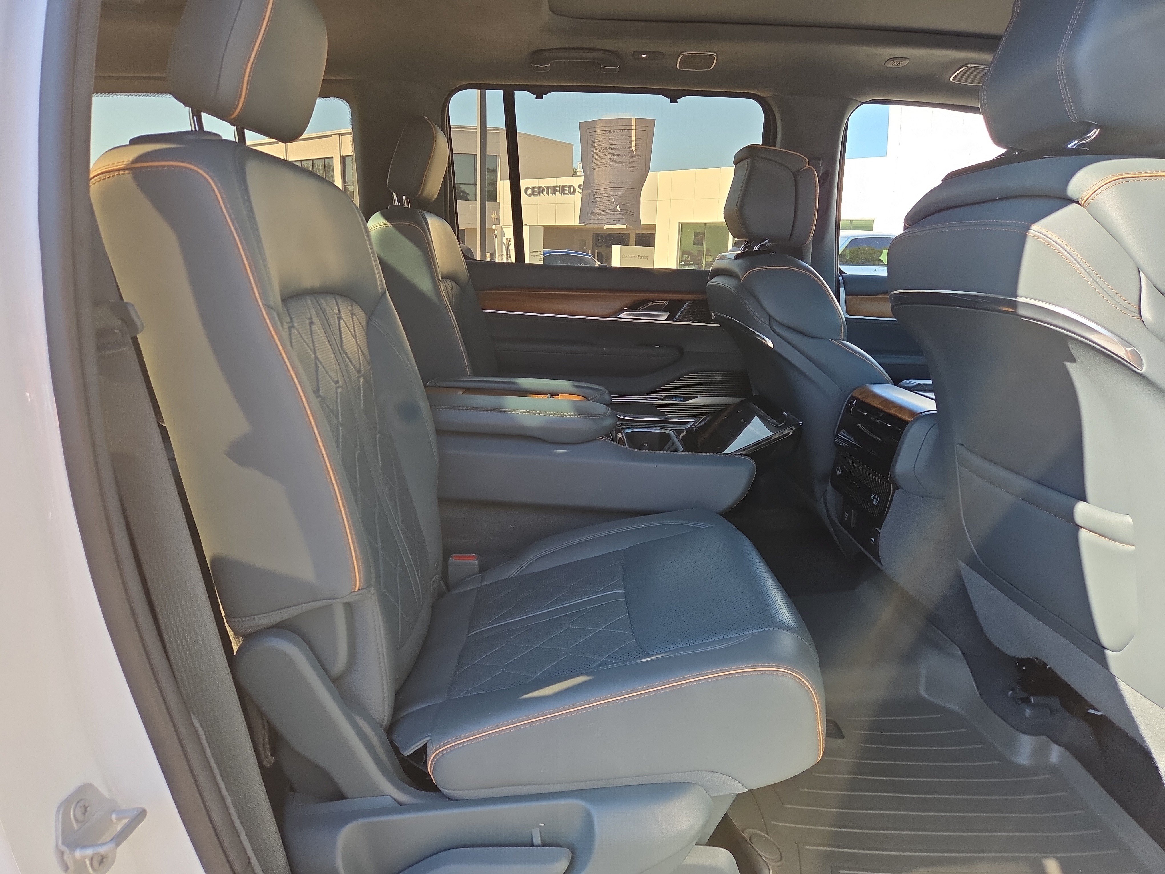 Used 2022 Jeep Grand Wagoneer Series III AWD/4WD image 17