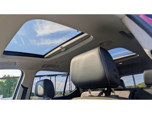 Used 2019 Chevrolet Traverse RS image 17