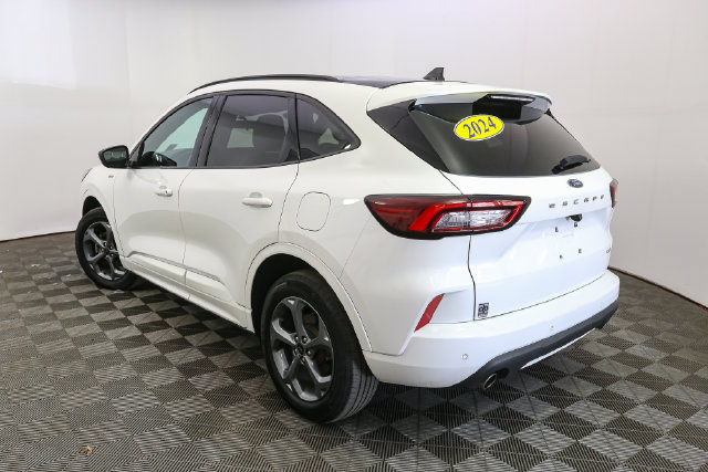 Used 2024 Ford Escape ST-Line w/ Tech Pack #1 AWD/4WD image 8