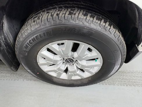 Used 2023 Nissan Frontier SV w/ Technology Package image 11