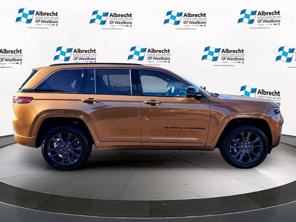 Used 2026 Jeep Grand Cherokee Limited AWD/4WD image 6