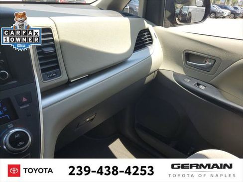 Certified 2018 Toyota Sienna LE FWD image 36