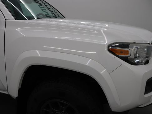 Used 2018 Toyota Tacoma SR5 AWD/4WD image 22