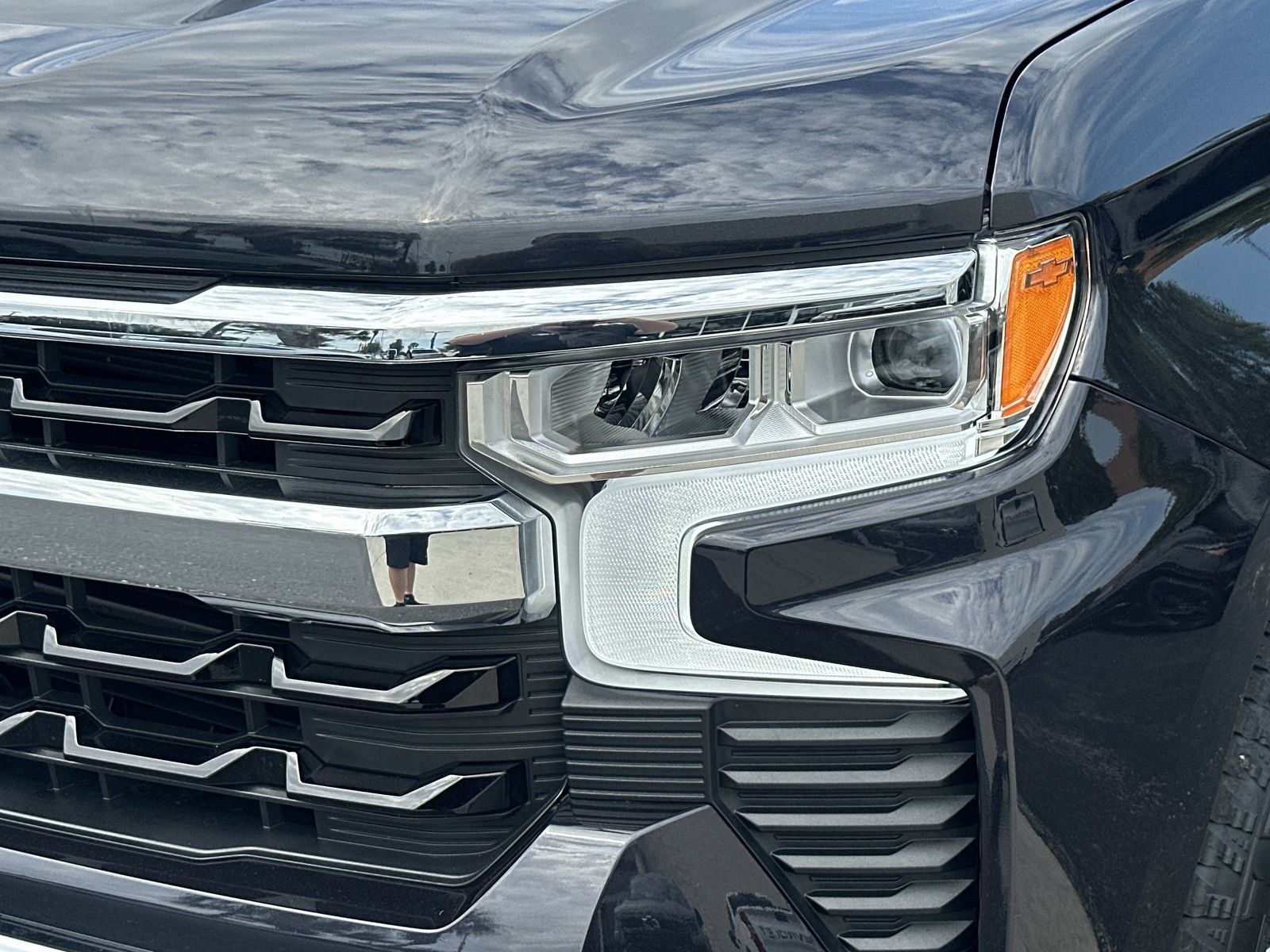 Used 2024 Chevrolet Silverado 1500 LT AWD/4WD image 11