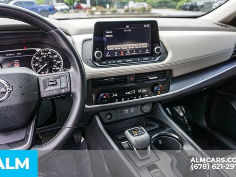 Used 2025 Nissan Rogue SV FWD image 32