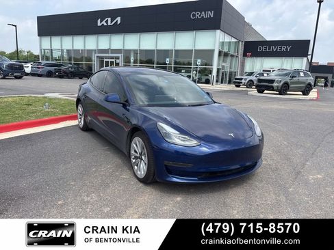 Used 2023 Tesla Model 3 Standard Range RWD image 2