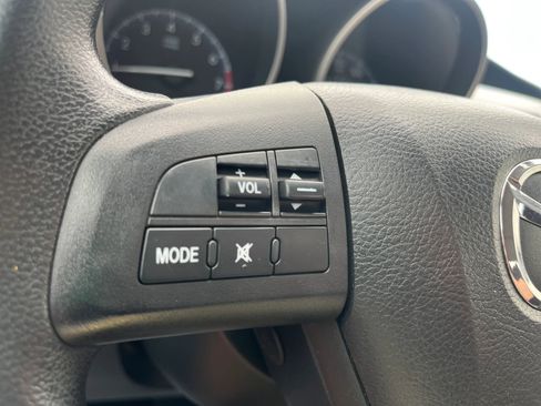 Used 2013 MAZDA MAZDA3 i SV image 23