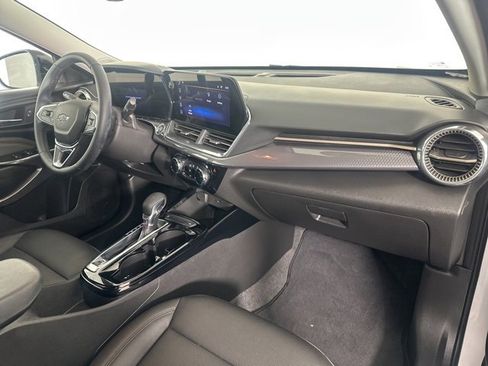 Used 2025 Chevrolet Trax ACTIV w/ Driver Confidence Package image 13