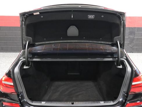 Used 2017 BMW M760i xDrive image 32