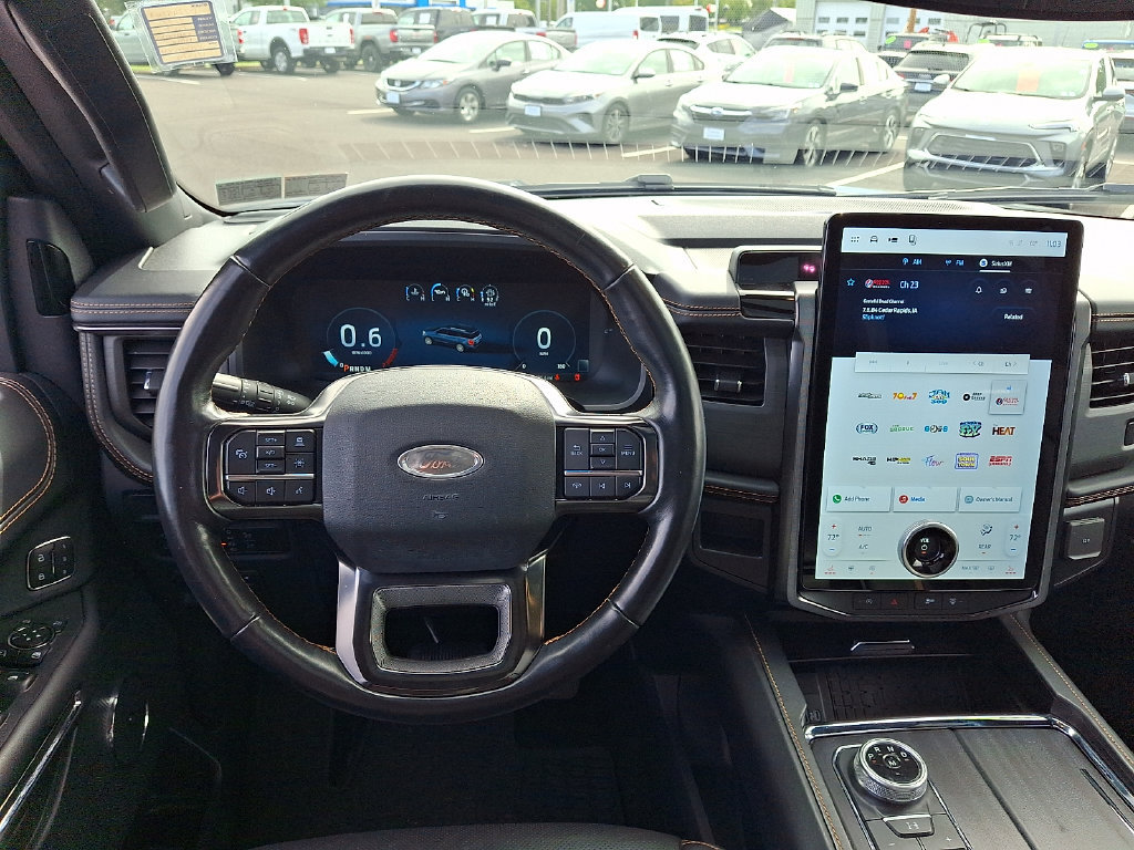 Used 2022 Ford Expedition Platinum AWD/4WD image 2