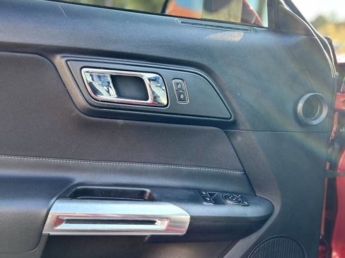 Used 2017 Ford Mustang Coupe image 14