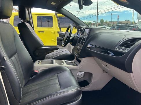 Used 2019 Dodge Grand Caravan SXT FWD image 28