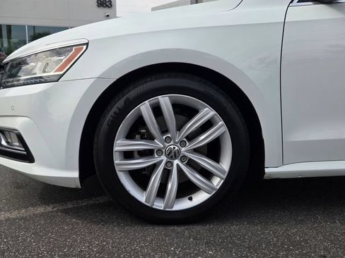 Used 2018 Volkswagen Passat 2.0T SE FWD image 9