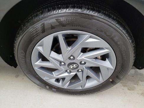 Used 2024 Hyundai Elantra SEL image 31