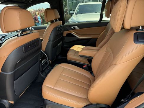 Used 2020 BMW X7 xDrive40i w/ M Sport Package AWD/4WD image 17