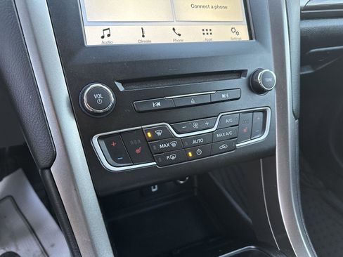 Used 2018 Ford Fusion SE w/ Fusion SE Technology Package image 33