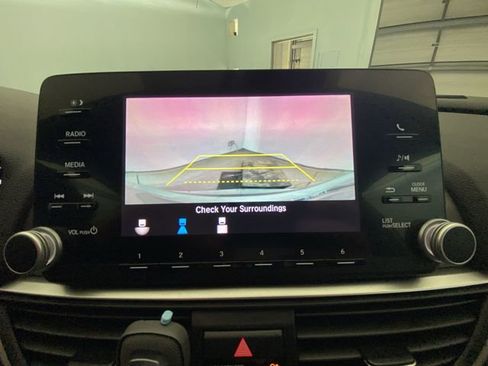 Used 2018 Honda Accord LX image 17