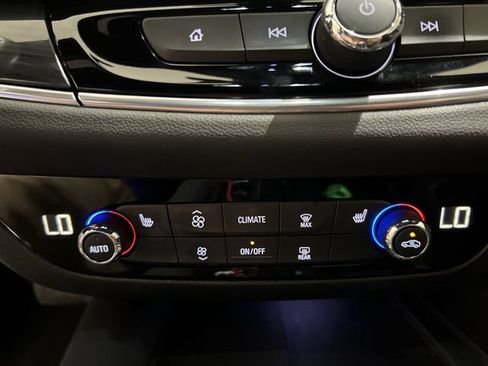 Certified 2022 Buick Enclave Essence w/ Experience Buick Package FWD image 17