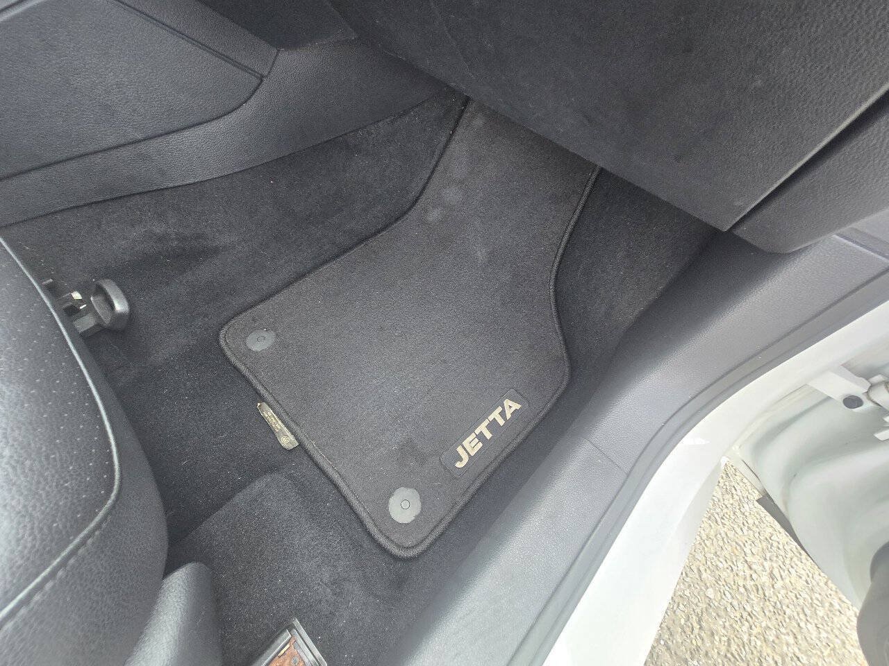 Used 2014 Volkswagen Jetta SE FWD image 38
