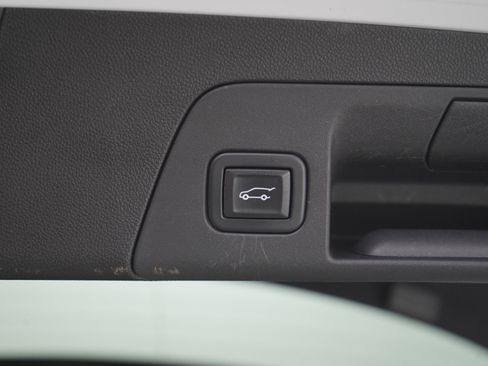 Used 2021 Buick Envision Essence w/ Technology Package I AWD/4WD image 17