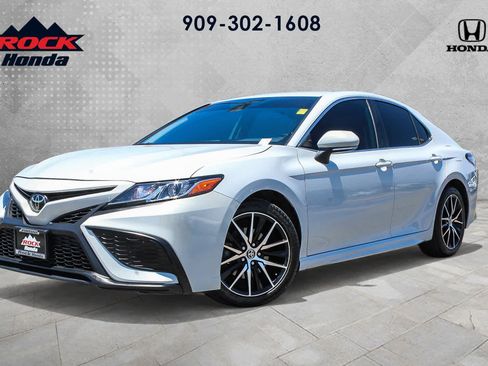 Used 2023 Toyota Camry SE FWD image 1