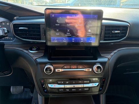 Used 2020 Ford Explorer Limited image 21