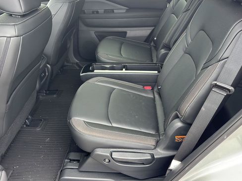 Used 2025 Nissan Pathfinder SL w/ SL Premium Package FWD image 15