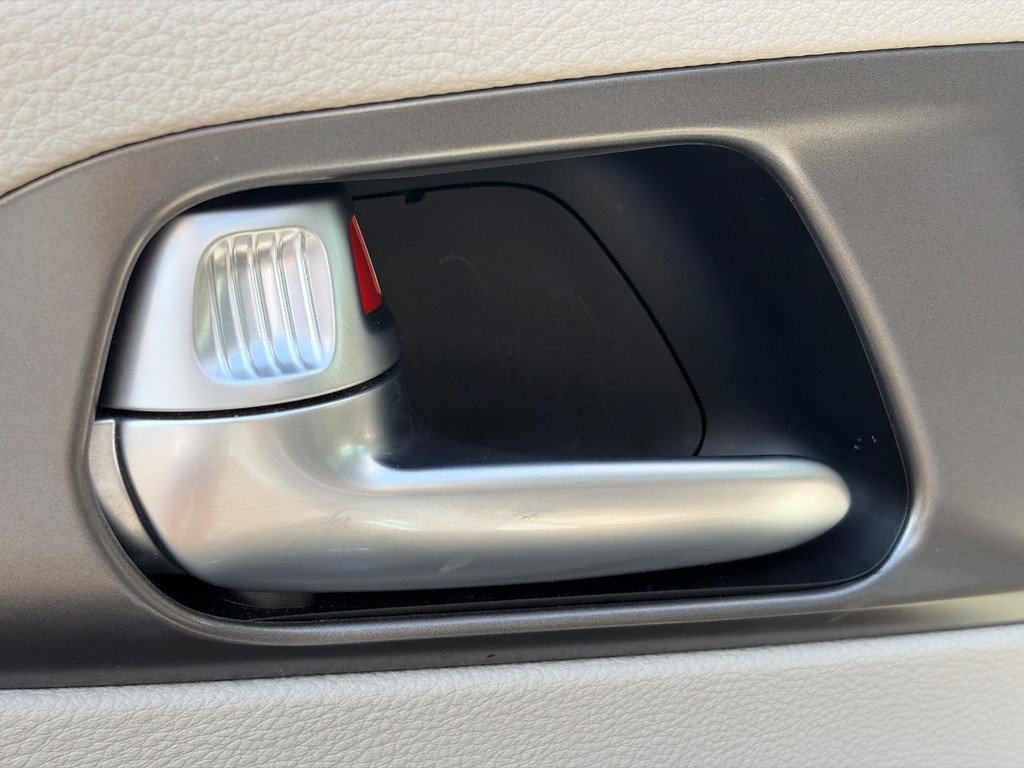 Used 2024 Chrysler Pacifica Touring-L FWD image 23