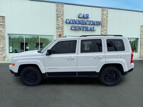 Used 2016 Jeep Patriot Sport w/ Power Value Group image 2