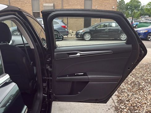 Used 2016 Ford Fusion SE FWD image 20