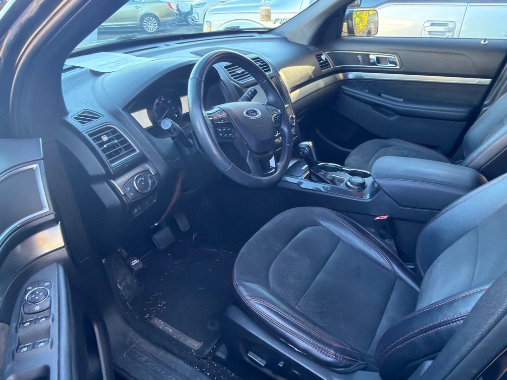 Used 2019 Ford Explorer XLT w/ Equipment Group 202A AWD/4WD image 6