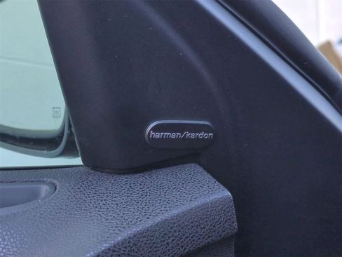 Used 2017 Chrysler 300 C Platinum w/ Safetytec Group II image 30