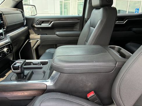 Used 2023 GMC Sierra 1500 SLT w/ SLT Convenience Package AWD/4WD image 17