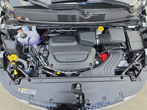 New 2026 Chrysler Pacifica Pinnacle w/ Trailer Tow Group image 32