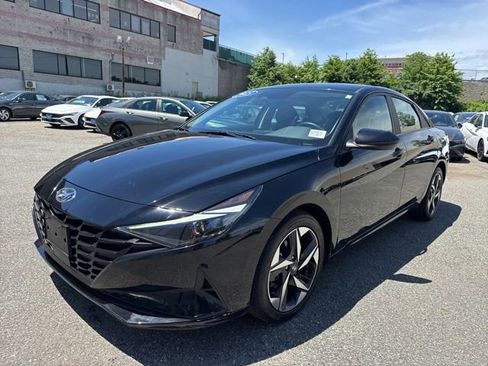 Used 2023 Hyundai Elantra SEL w/ Convenience Package FWD image 3
