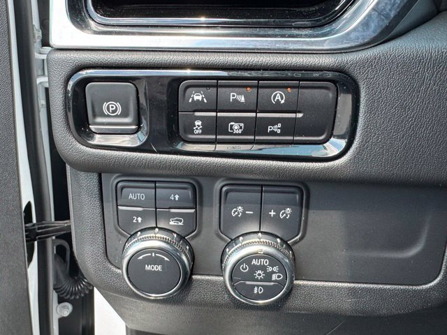 Used 2025 GMC Yukon Denali AWD/4WD image 20
