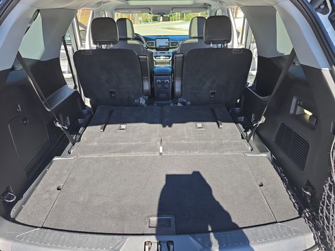 Used 2022 Ford Explorer XLT w/ Equipment Group 202A image 13