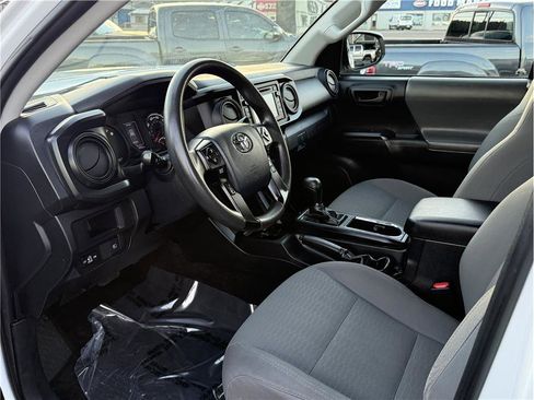 Used 2018 Toyota Tacoma SR image 12