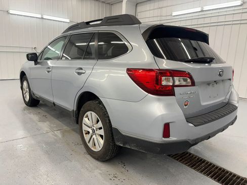 Used 2017 Subaru Outback 2.5i AWD/4WD image 6