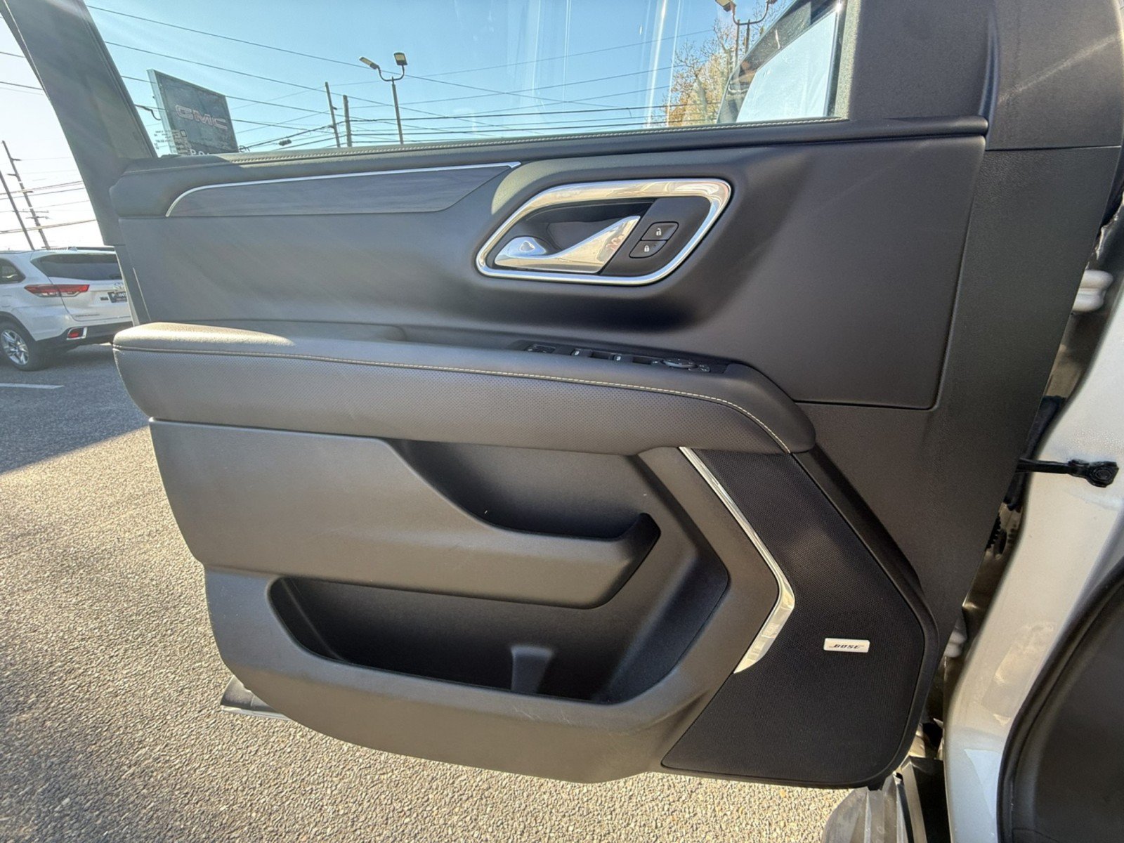 Used 2023 GMC Yukon SLT AWD/4WD image 23
