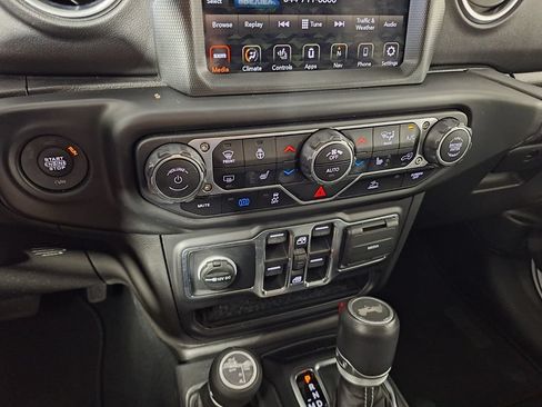Used 2022 Jeep Wrangler Unlimited Sahara w/ Cold Weather Group AWD/4WD image 16
