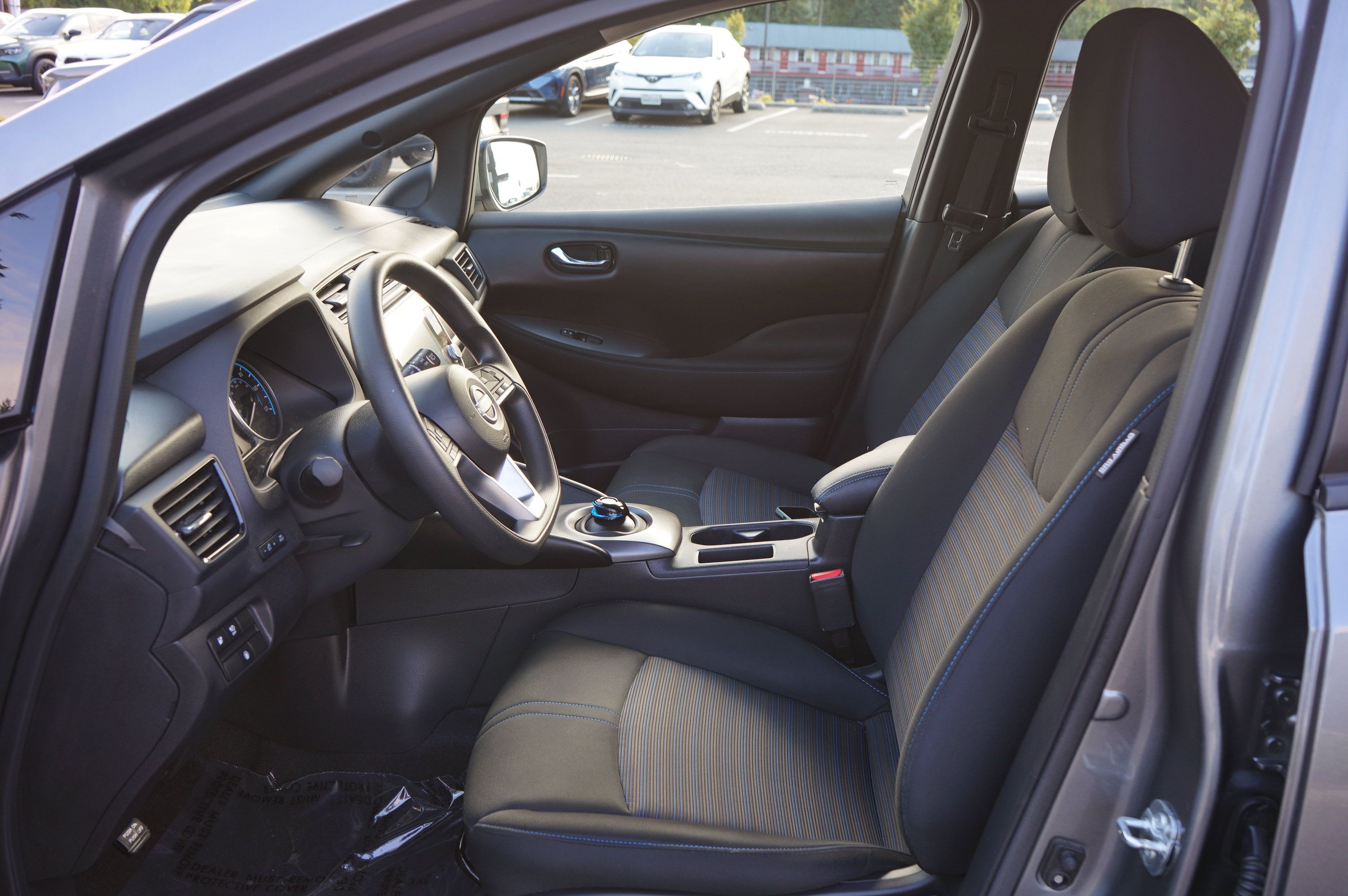 Used 2025 Nissan Leaf S FWD image 18