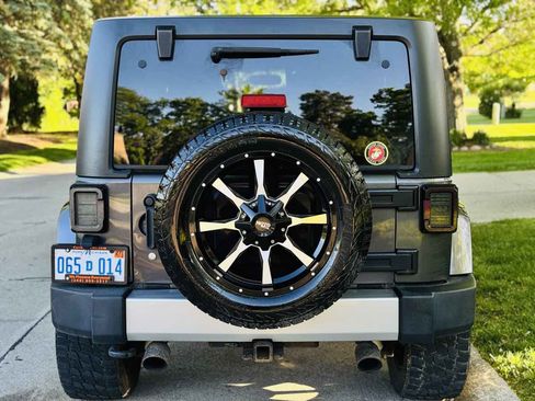 Used 2014 Jeep Wrangler Unlimited Sahara w/ Connectivity Group AWD/4WD image 5